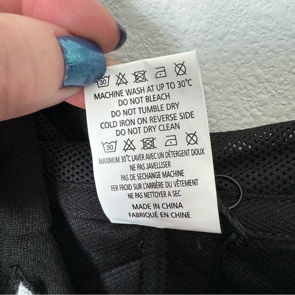 NWT ZYIA Black Quilted Triad Hoodie Size Large Athleisure Fall Autumn Comfort - Picture 13 of 14